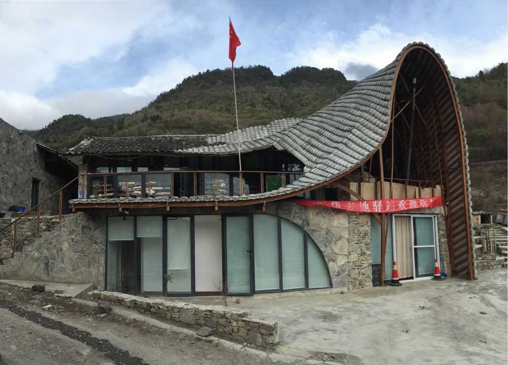 我自己个人亲自接触到就是四川雅安牛背山下的蒲麦地驿站.