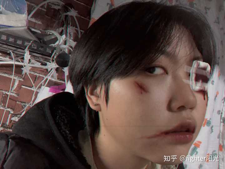 长得一般的圆脸女生剃了个男款短发是什么样的?