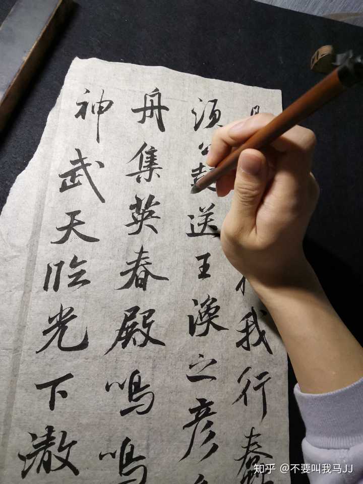 写毛笔字一定要悬笔吗要怎么练好呢