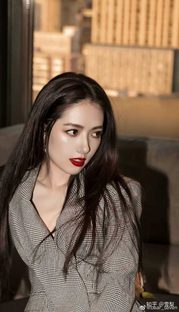 如何评价郭碧婷的长相?