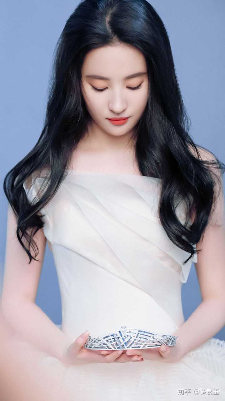 刘亦菲最近在尚美巴黎的图片惊艳你了吗?