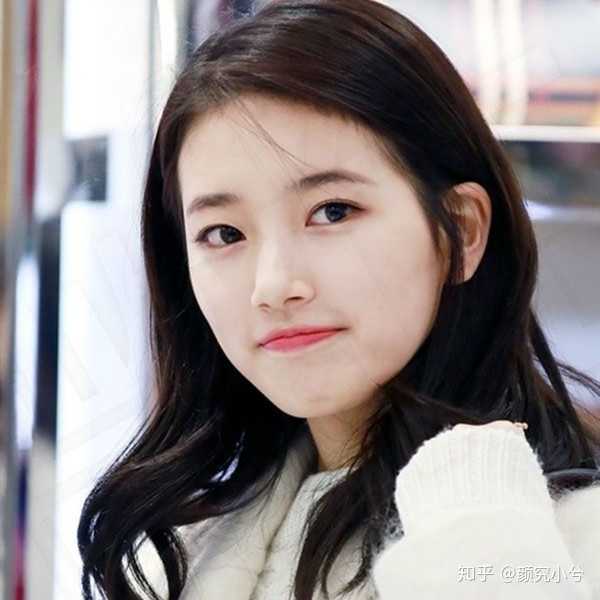 都是标配奶白无瑕的皮肤,再配上小巧的,没有攻击性的五官