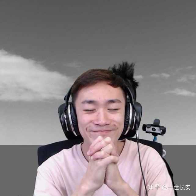 粉丝们都是祝福声,姨母笑,为什么有那么多人喜欢虎牙不求人?