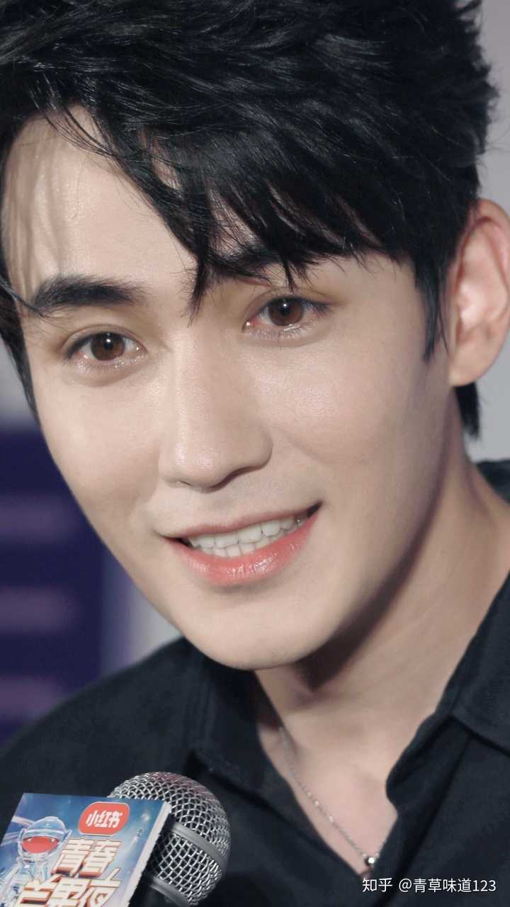 为什么朱一龙长相显老?