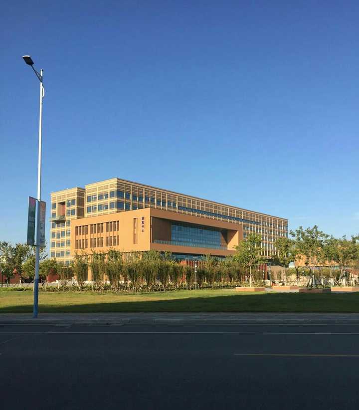 华北理工大学图书馆(2016.9.1),建面约7万平米.