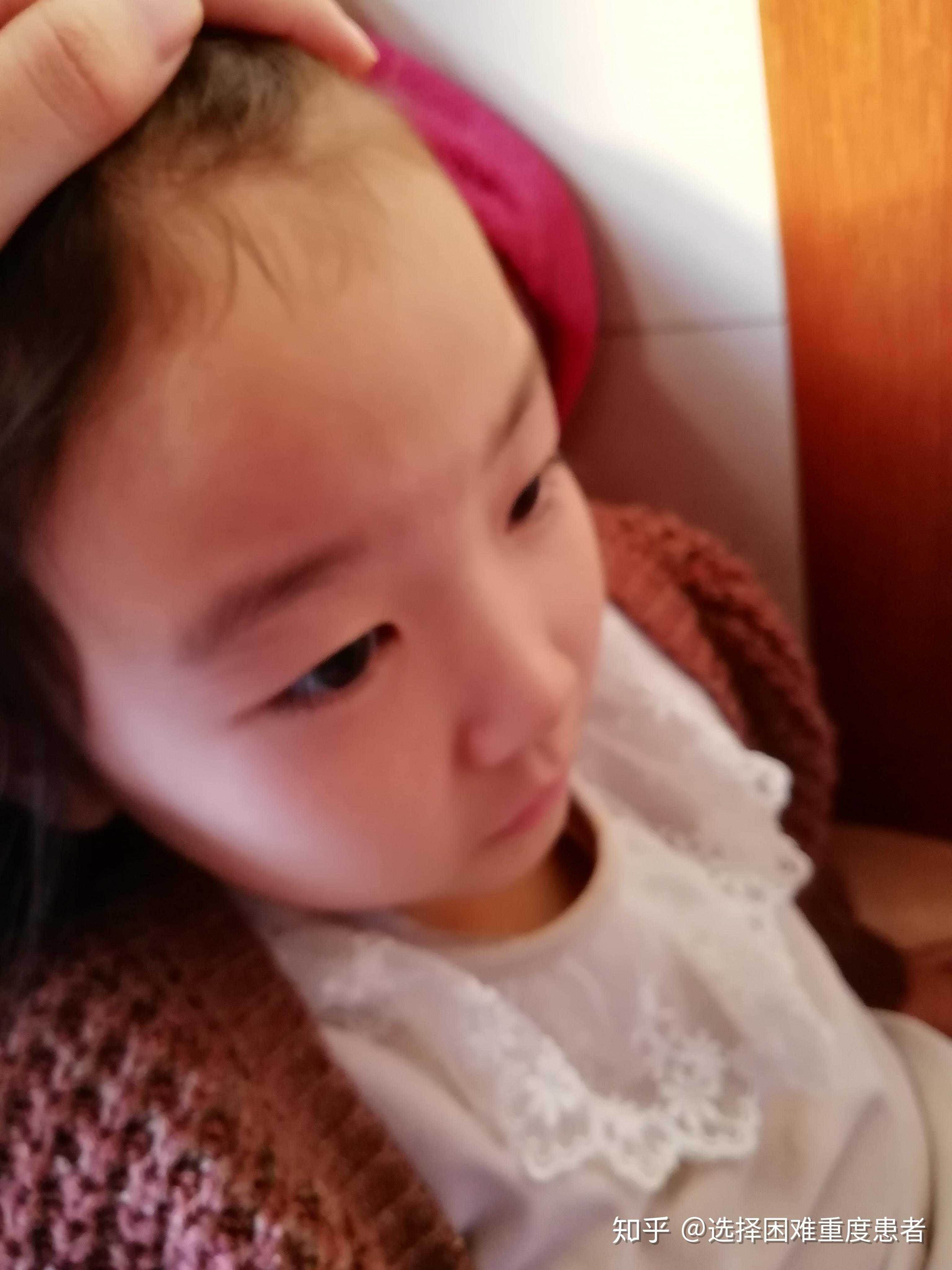 小孩子的逆天长睫毛和死亡发际线