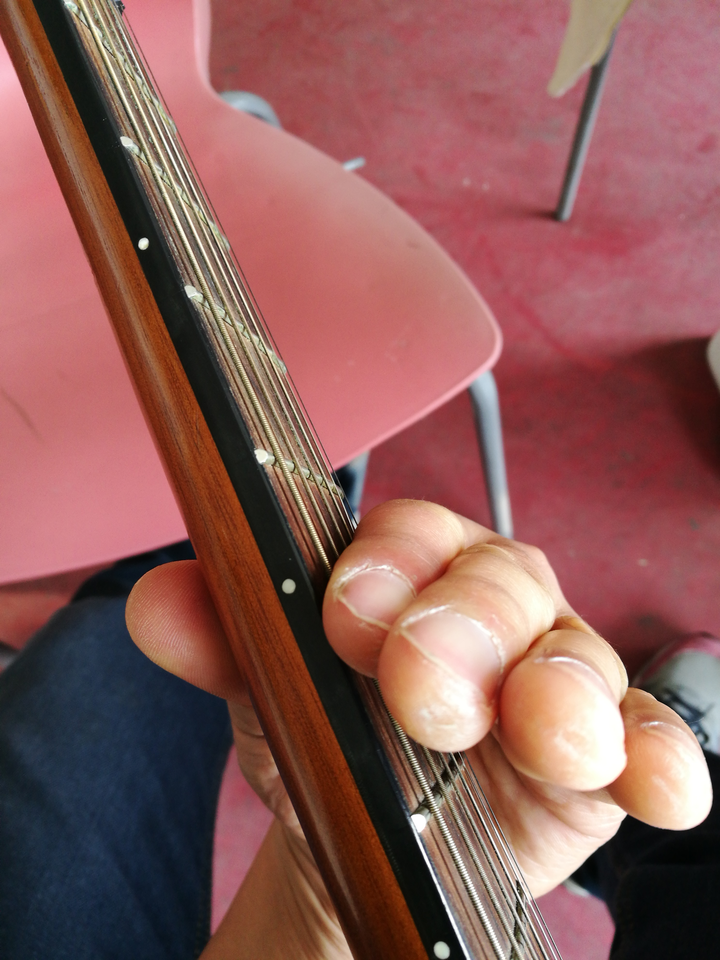 大横按食指没劲儿怎么练习?