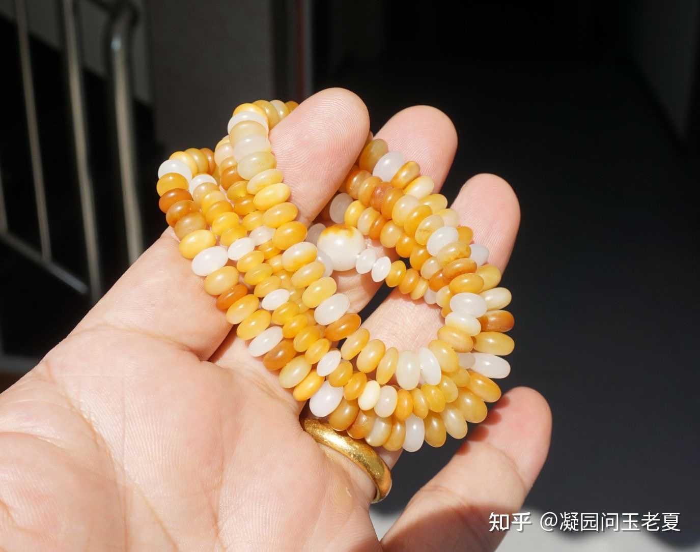 凝园问玉老夏 的想法: 黄沁籽料片珠ngtc 颜色请参照白纸照; 重