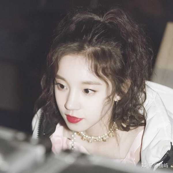 韩国女团里都有哪些单眼皮的plmm?