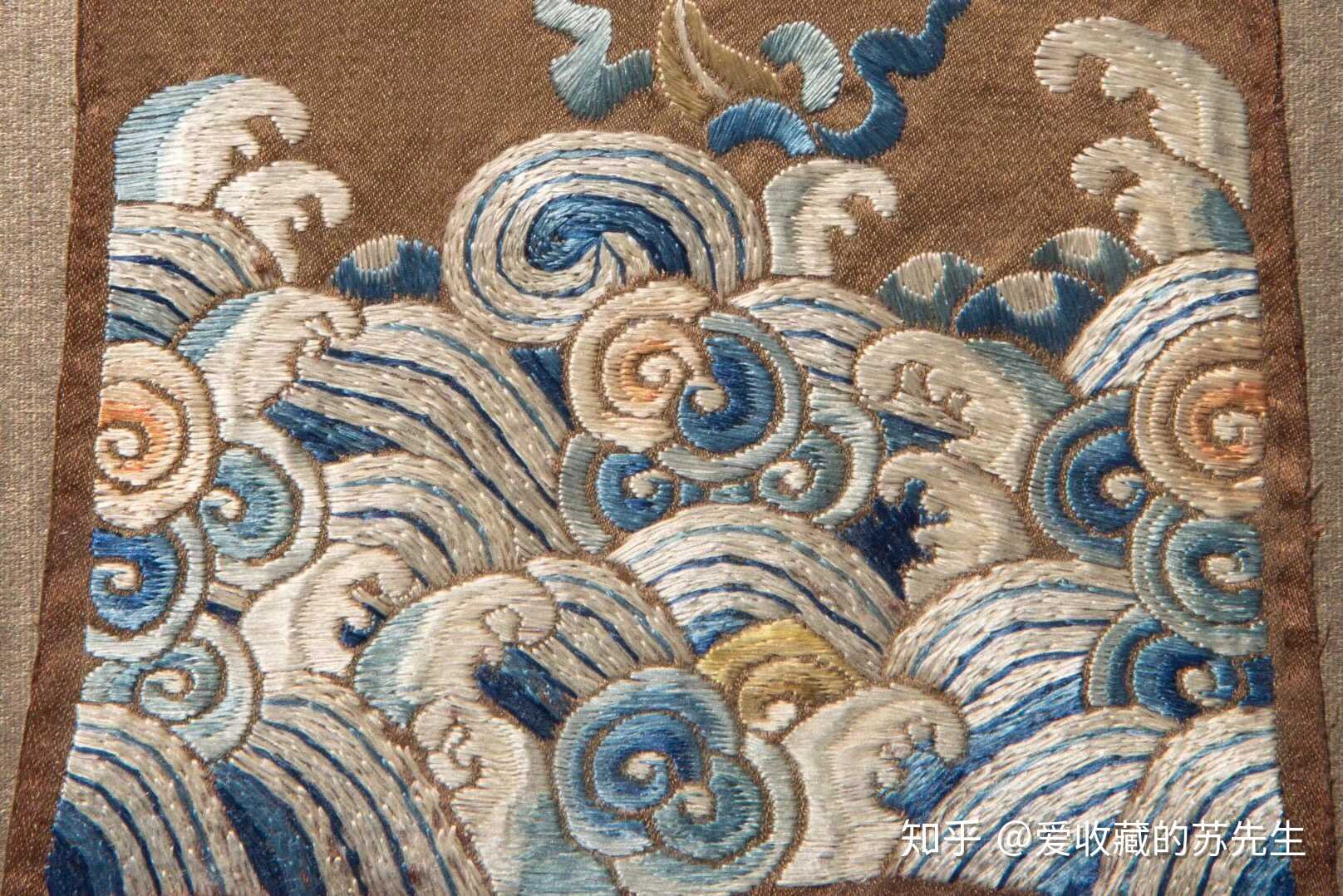 清.一流手工彩线绣凤凰海水纹刺绣挂屏一对