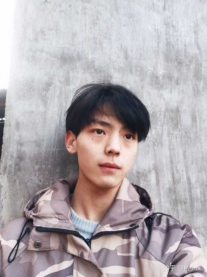 为什么有些长的很帅的男生不谈恋爱?