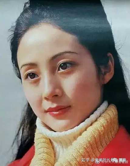 (现代装的董智芝依然端庄又艳丽) 谁称得上是正统"大牡丹脸"?