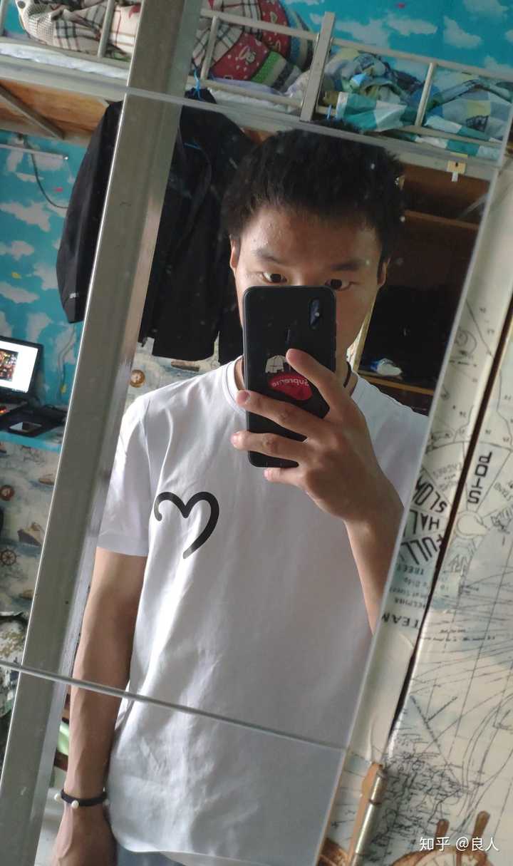 追女生过程中,男生生长得黑是很大的减分项吗?