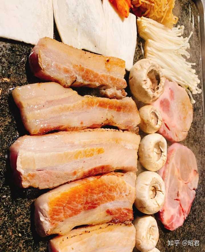 顿，让身体知道，它没有危险，不用帮我储存热量。这是我那天吃的烤肉。2.吃肉有原则的吃。少吃调料，我的