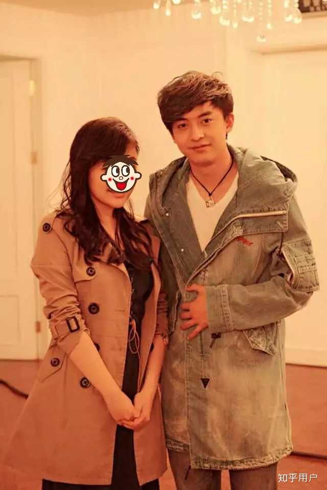 很幸运有一次对戏的明星就是李佳航,先来个合影镇楼!