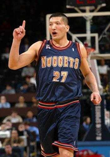 二是掘金用范埃克塞尔,拉弗伦茨,瓦哈德以及a约翰逊交换了小牛的蒂姆