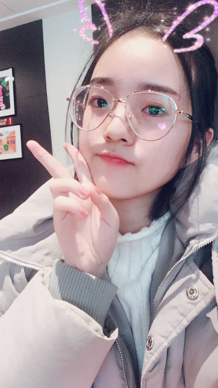 长的明明不错的女孩子总在朋友圈发自己不好看的照片顺便自黑是什么