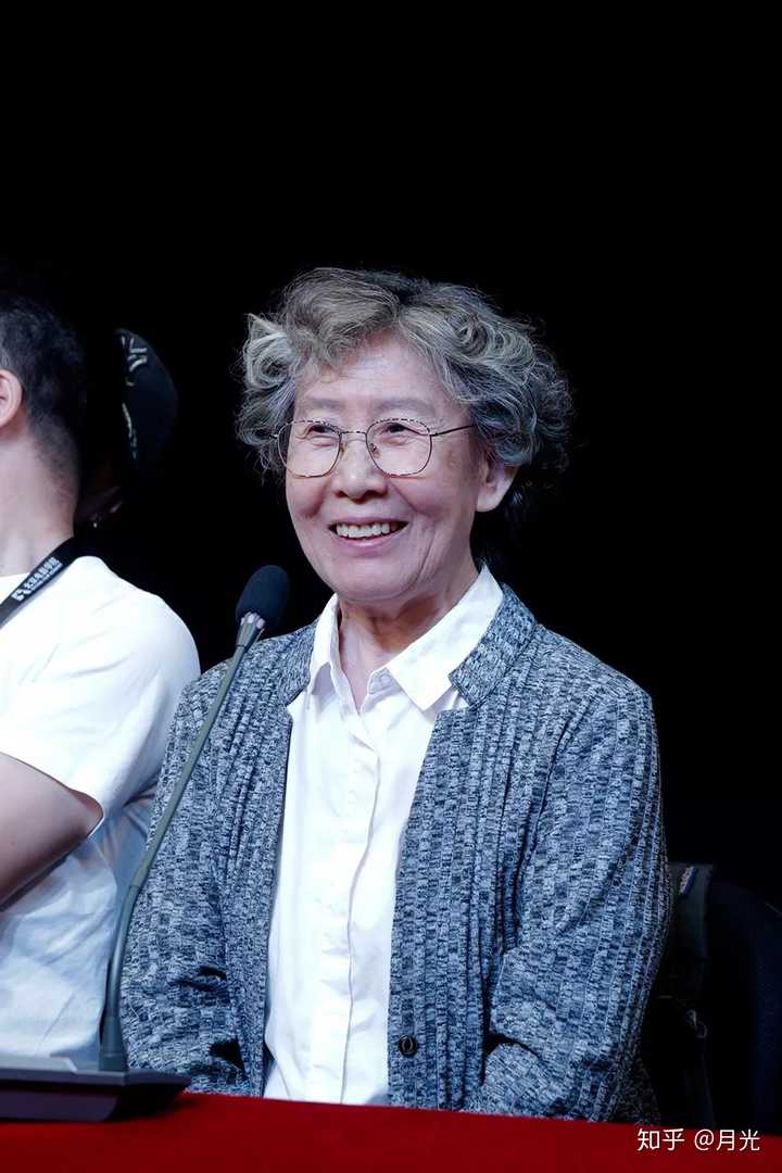 非科班表演系毕业的人,如何能成为一名演员?