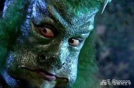 有蜘蛛蜈蚣蛇啊什么的五毒,在一个黑黑的地方,然后他就变成了一个绿绿