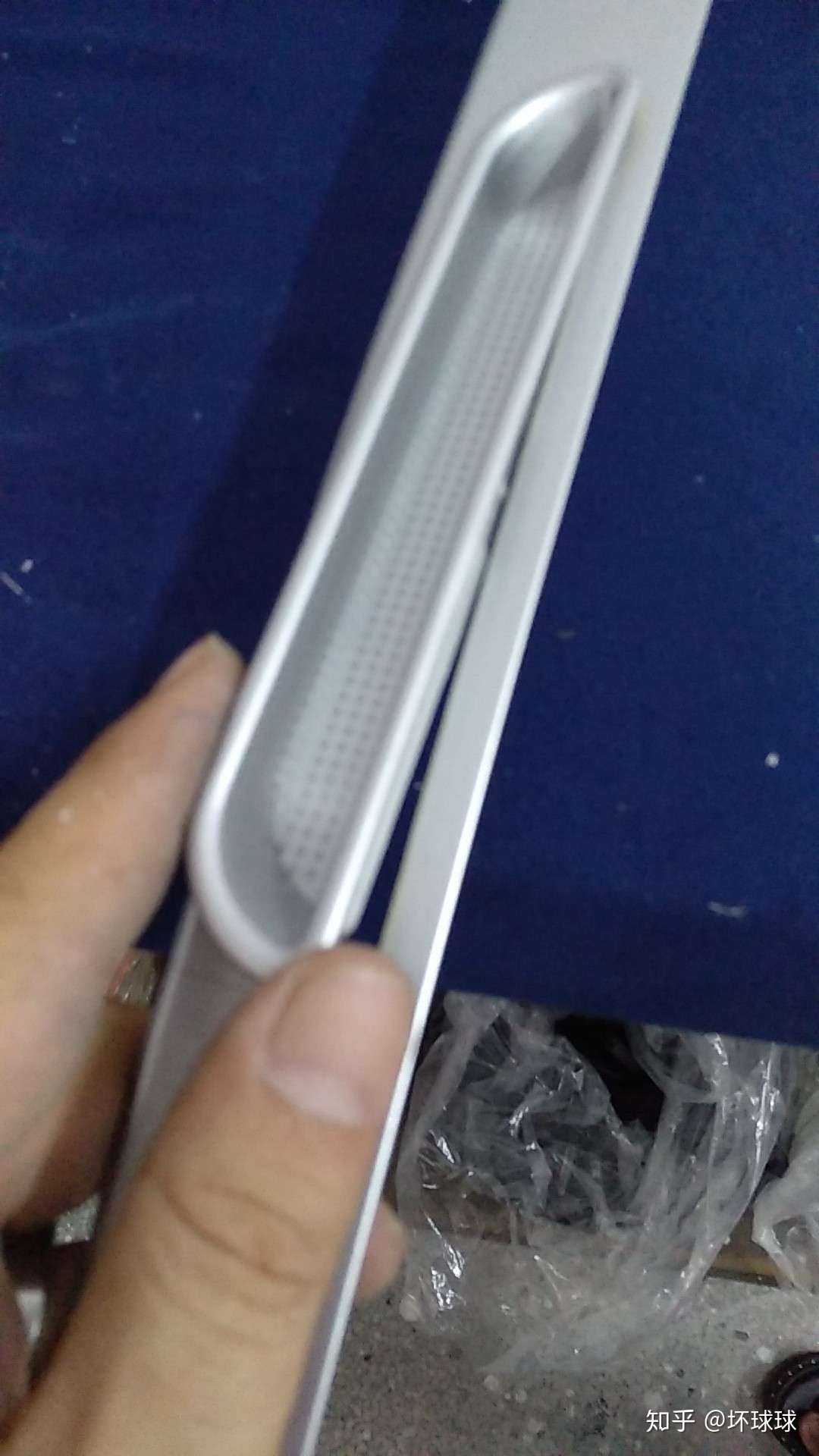 麻烦问下各位大神,像这种pvc条1毫米厚,有什么办法可以在上面打孔?