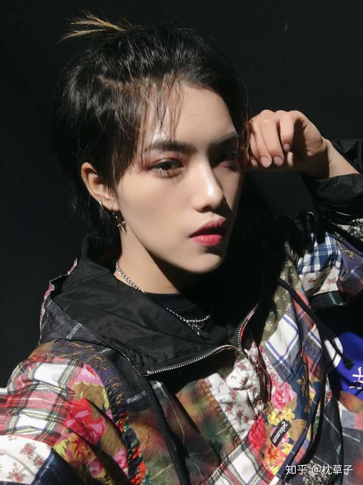 你身边有没有特别帅的女生?帅炸天的那种!