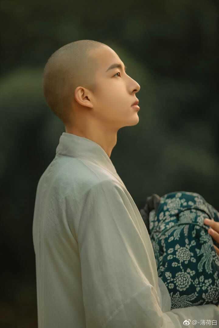 看评论都是小姐姐,那我就来个小哥哥吧 这是我见过最帅的和尚 图片