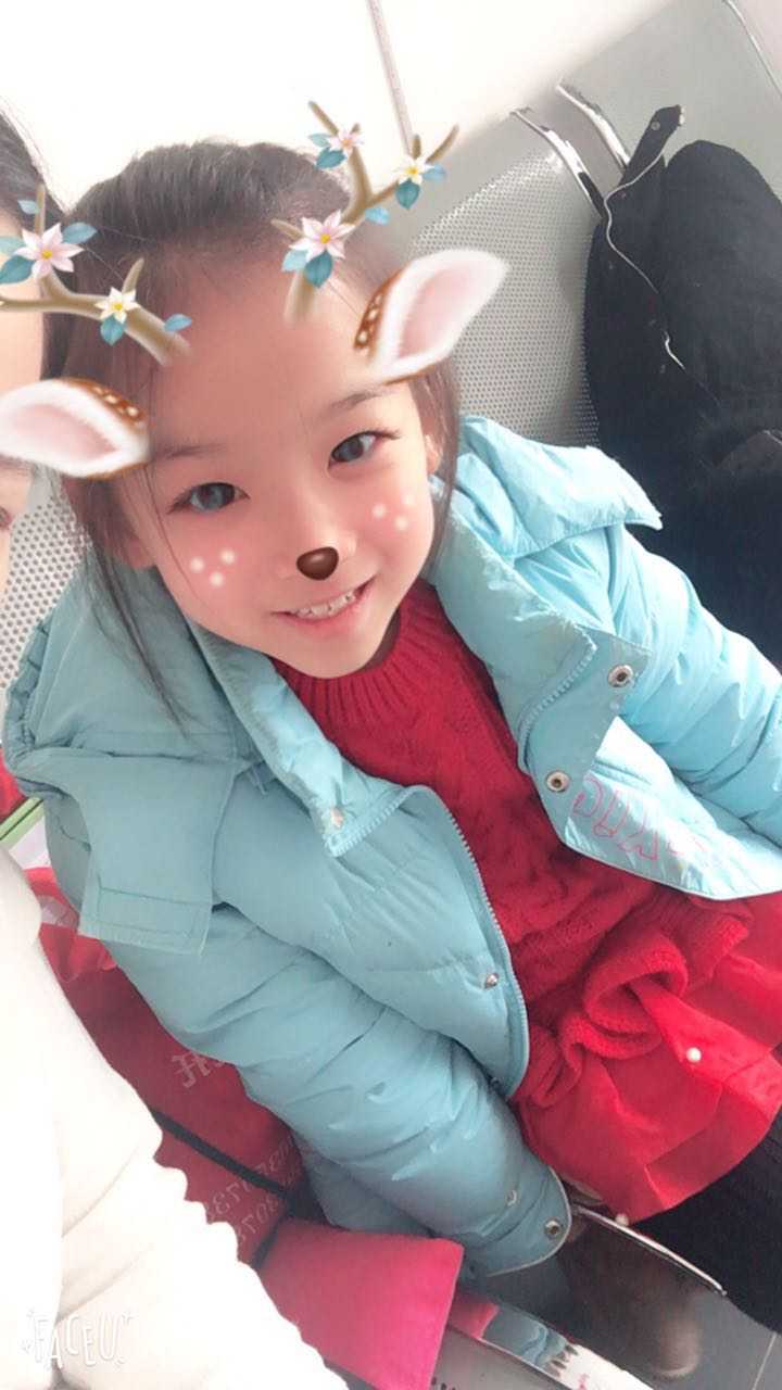 当我闺女(妈妈同事家的女儿,因为天天粘着我所以我都说她是我闺女)抱