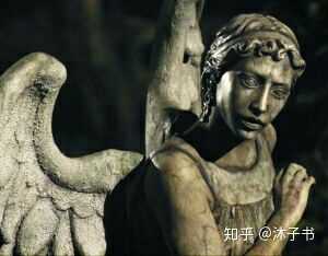 就是神秘博士,这里是我的脑洞   里面有一种怪物,叫哭泣天使,当你注视