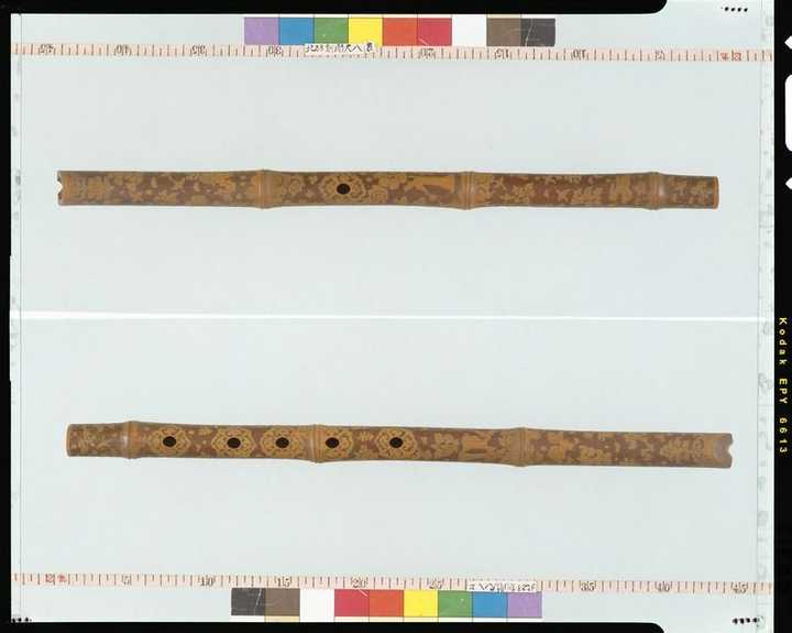 上面图里是奈良正仓院馆藏唐尺八,有现代复制品,能吹的,价格还不便宜.