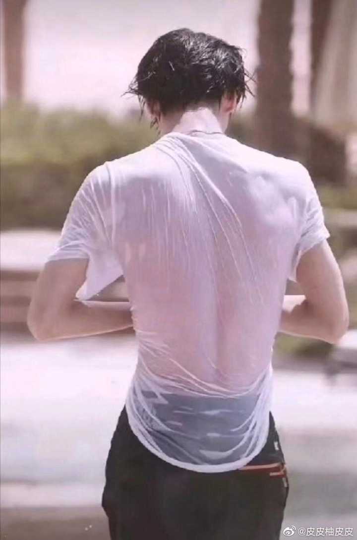 如何评价王一博的身材?