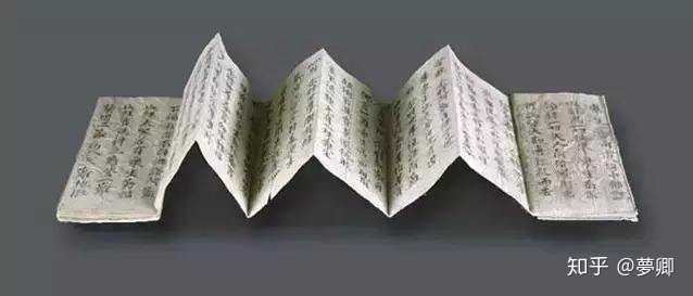 改成折叠式,前后各加一块木板,就像很多影视剧中的"奏折"长得差不多