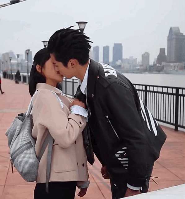 如何评价王鹤棣和沈月的关系