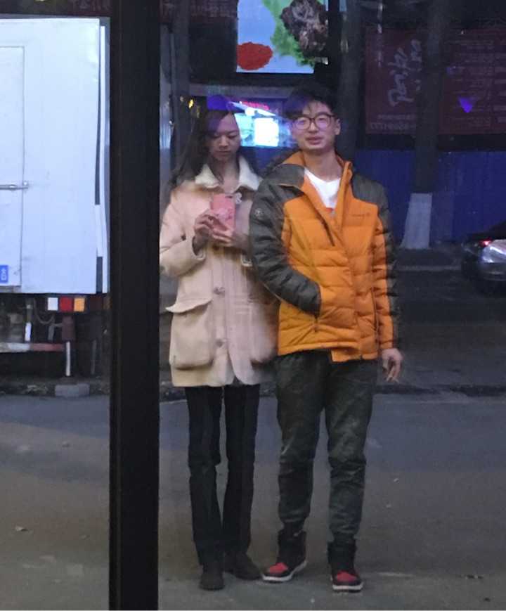 情侣身高一样高是什么样的体验？ - 知乎