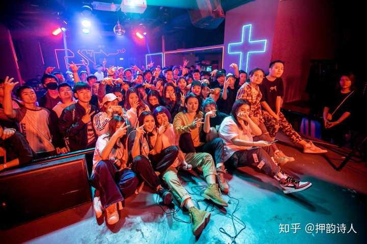 有没有混厂牌的女rapper?