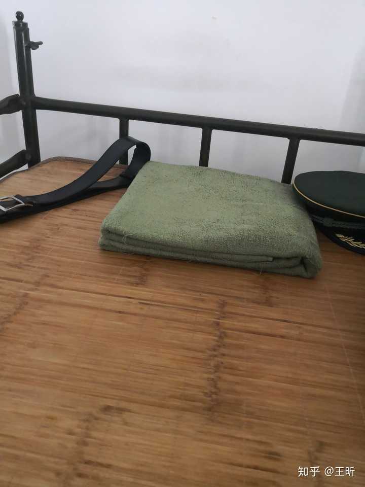 在部队里是怎样睡觉的?