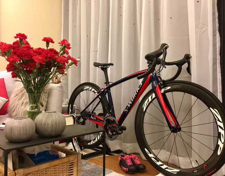 自己去门店试,定了车架做个静态fitting 就行了.