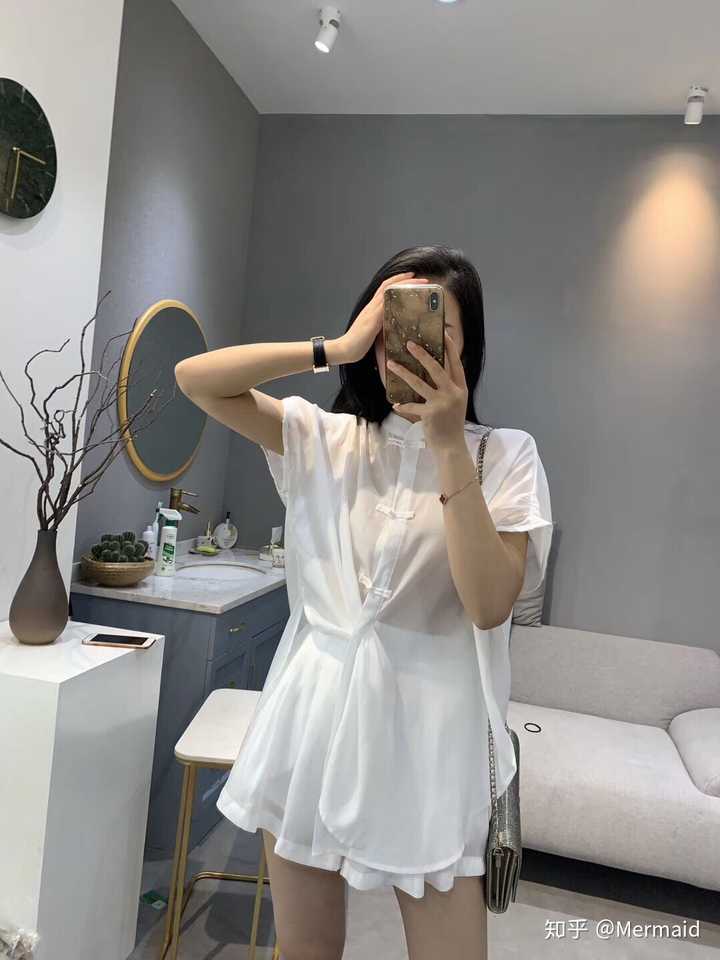 女生夏天穿什么材质的衣服比较凉爽?