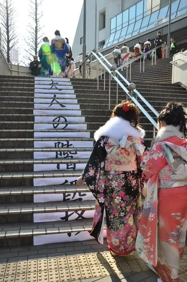 日本的成人礼有什么习俗 都是怎么过的 知乎 日本的成人礼有什么习俗 都是怎么过的 知乎