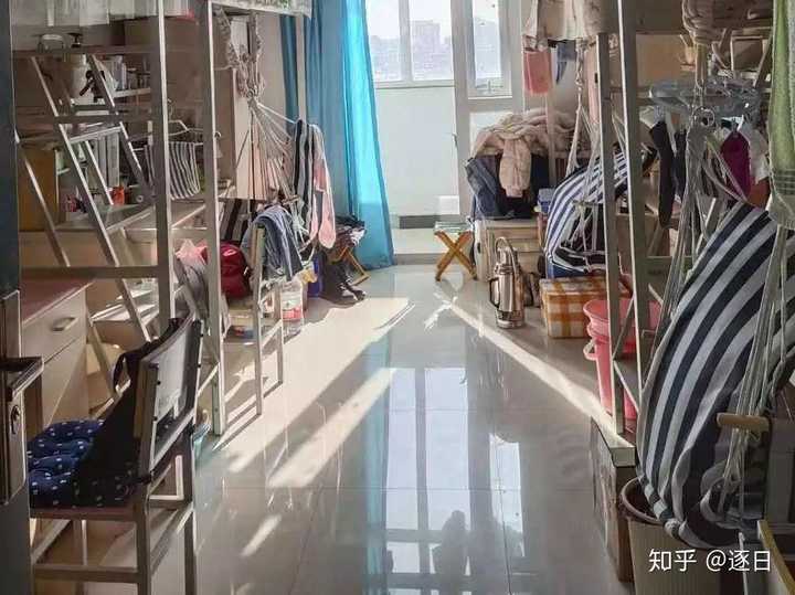 天津理工大学的宿舍条件如何澡堂是单人间吗
