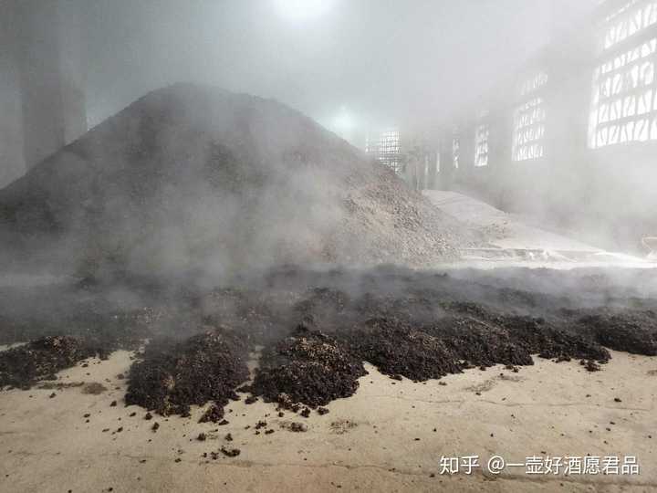 是非常适合微生物的生长的.大环境非常适合粮食的发酵,白酒酿造.