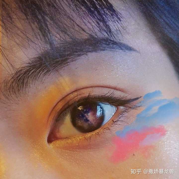 为什么有些中国人的眼睛是棕黄色的?