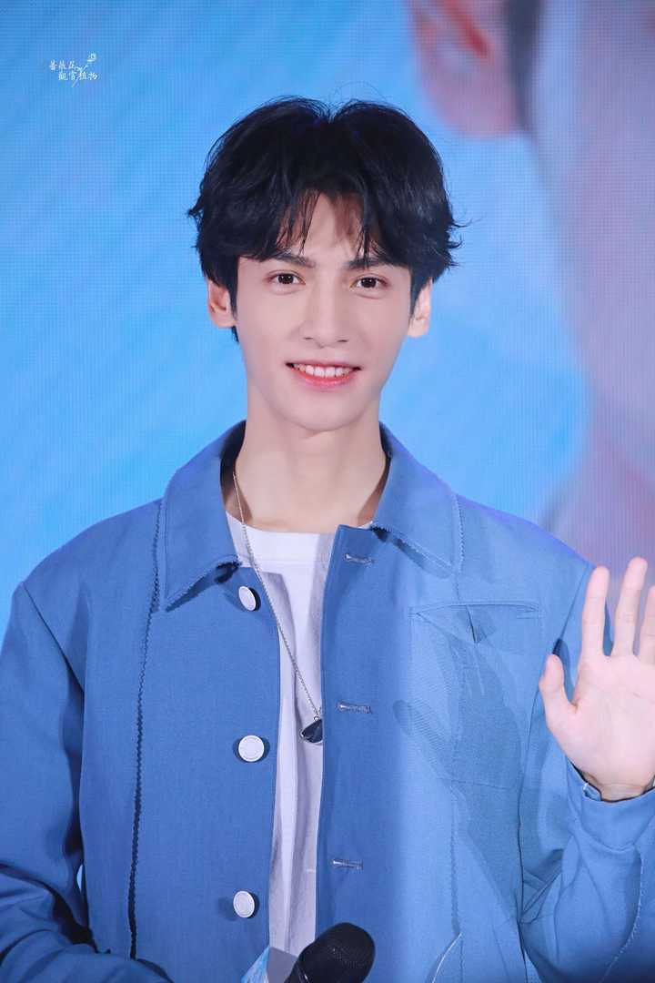 能给我些严宽和罗云熙好看的图么?