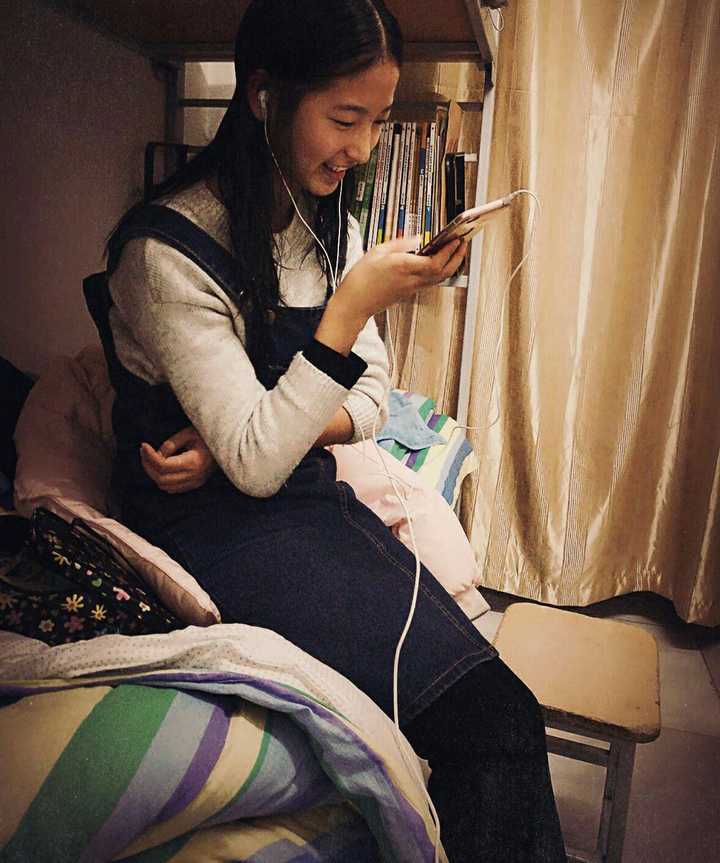 你见过最漂亮的女生长什么样?