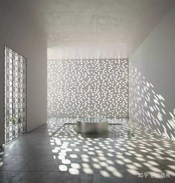 照射而产生的 自然光影 作为建筑空间的灵魂 营造出光影空间的形式美