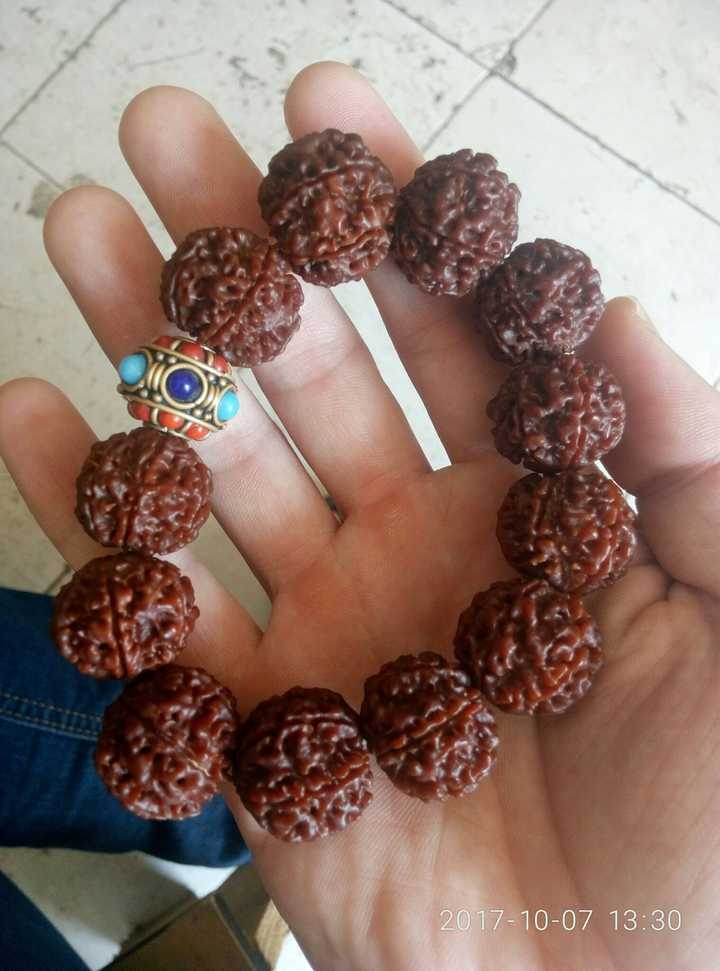 大家看看这串金刚怎么样?六瓣20mm,300值不值?