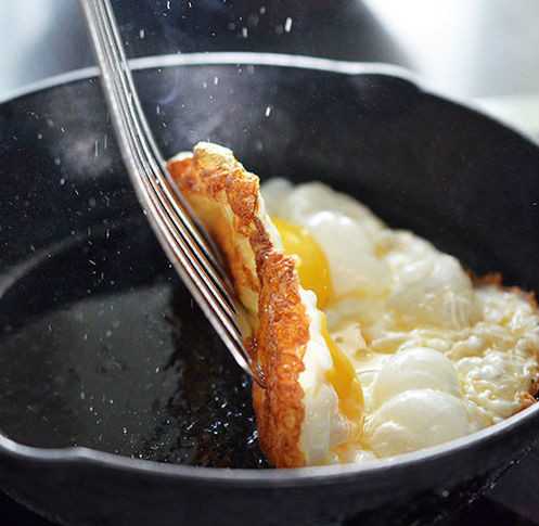 2带有微焦底部的单面溏心煎蛋(关键词:中大火,适量油)