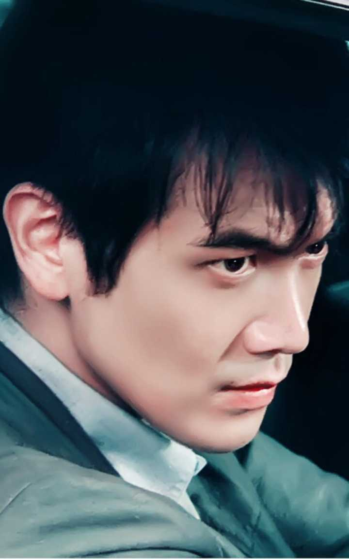 影视剧里有哪些男性角色或男演员是帅而自知还不油腻的呢?