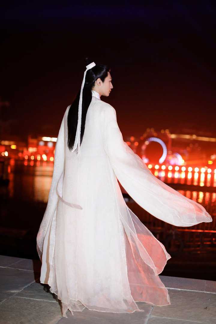 罗云熙的润玉是仙气,张智尧的楚留香,乔振宇的欧阳少恭少年时期