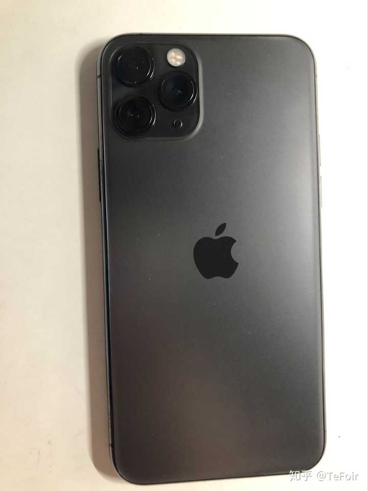 iphone11pro選擇暗夜綠還是深空灰