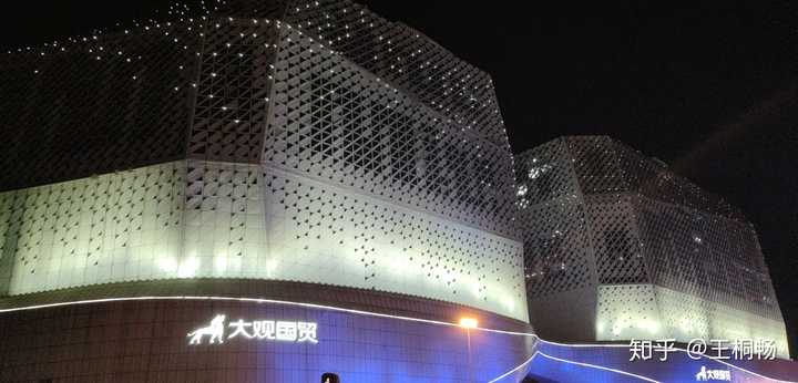 走进以后,眼前很出乎预料,我一瞬间知道了,这个大观国贸,就是一个摆设